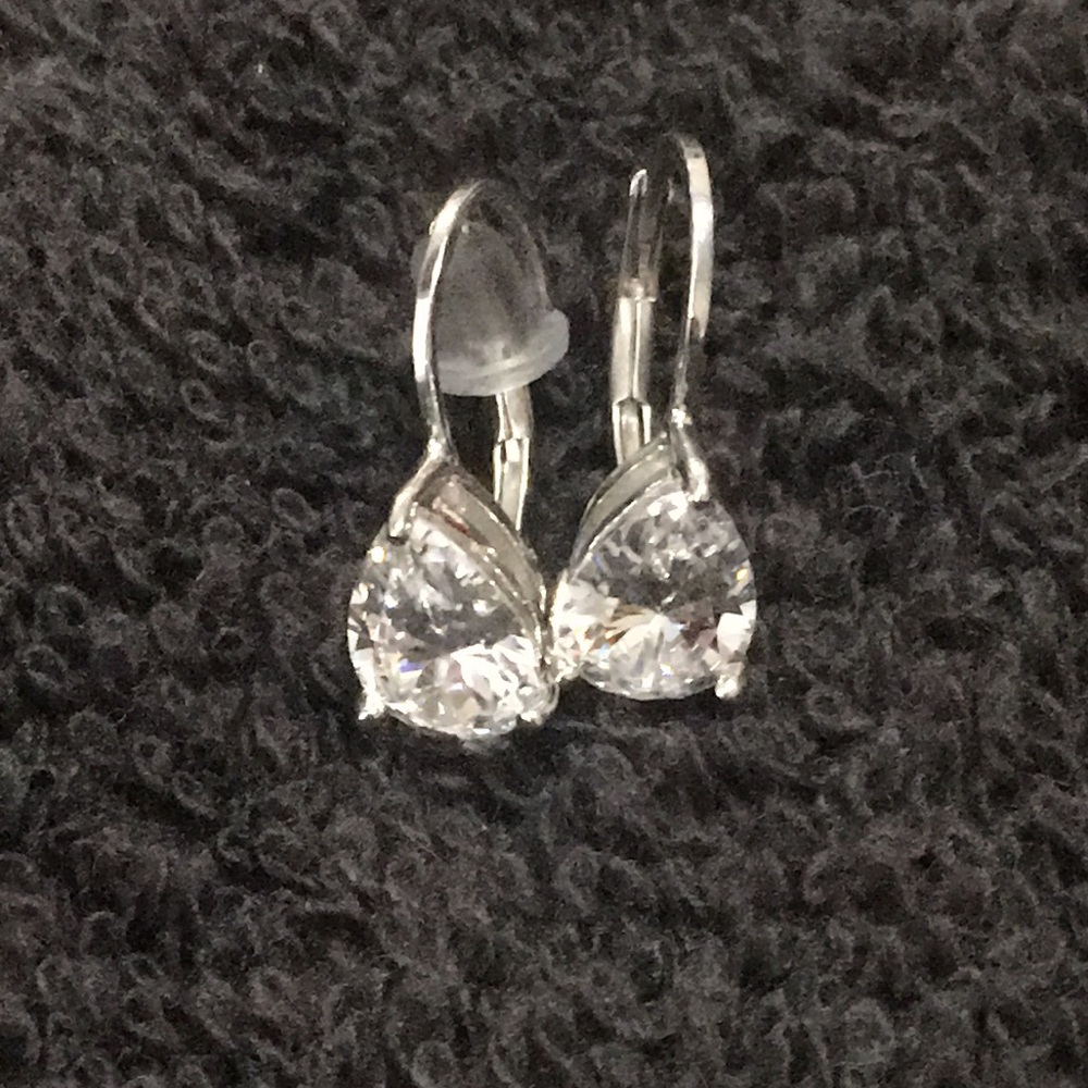 Simulated 3 karat diamond earrings!